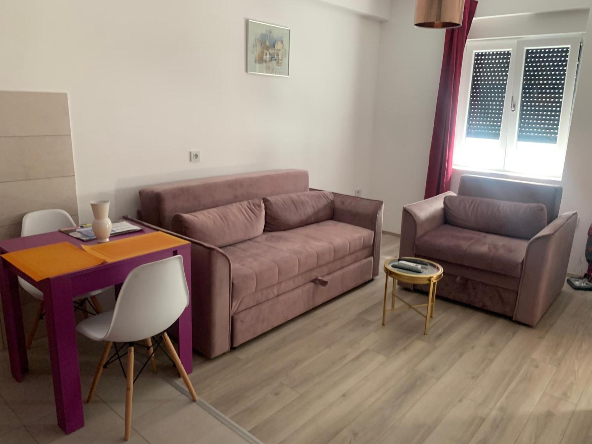 Aparthotel De Lux Nedeljkovic à Jagodina Extérieur photo
