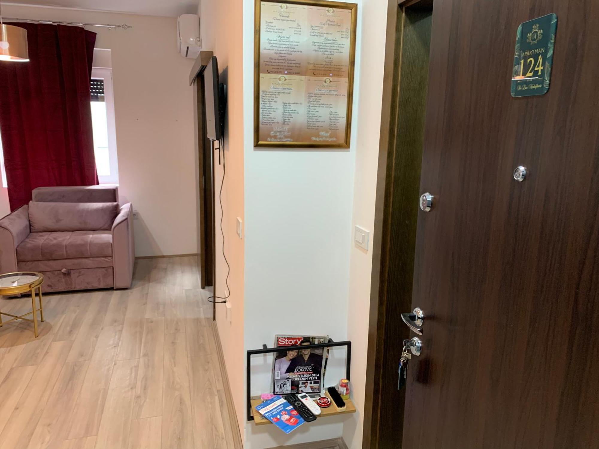 Aparthotel De Lux Nedeljkovic à Jagodina Extérieur photo