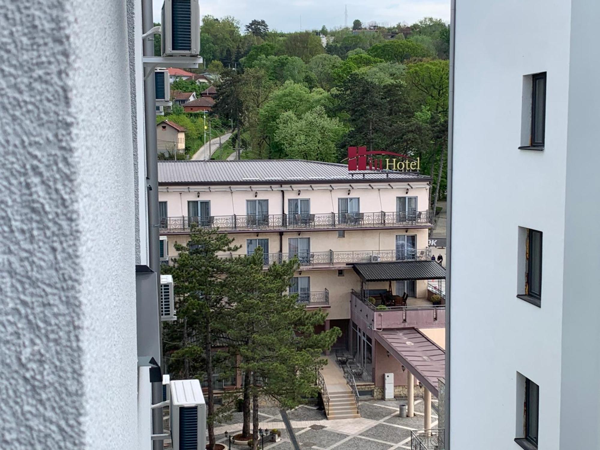 Aparthotel De Lux Nedeljkovic à Jagodina Extérieur photo
